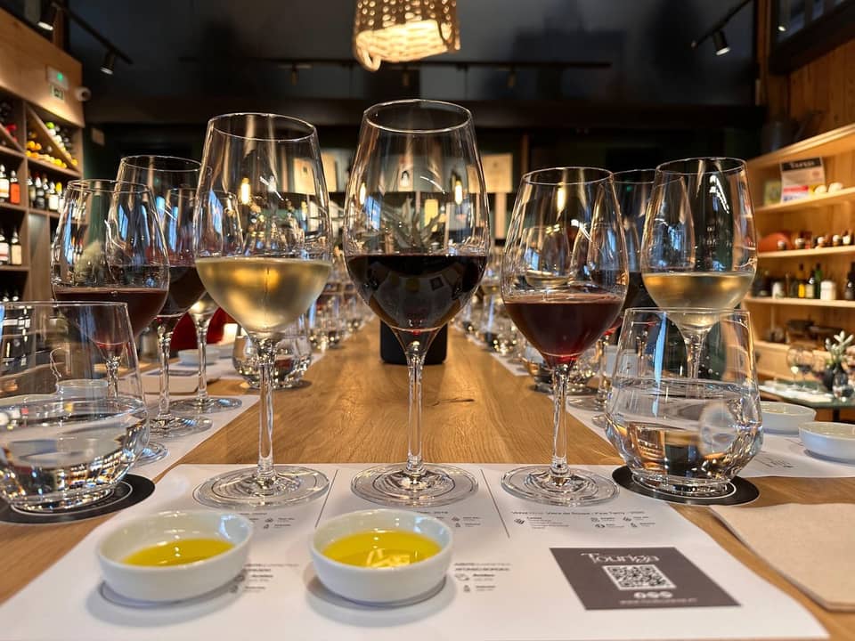 Private Douro Valley wine, lunch & boat tour — image 1
